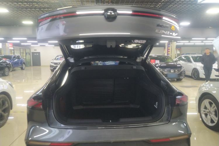 Used CHANGAN UNI-V 2023 1.5T Premium Model
