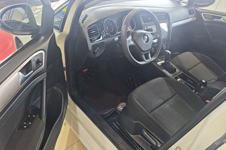 Used Volkswagen Golf 2018 1.6L Automatic Fashion Model