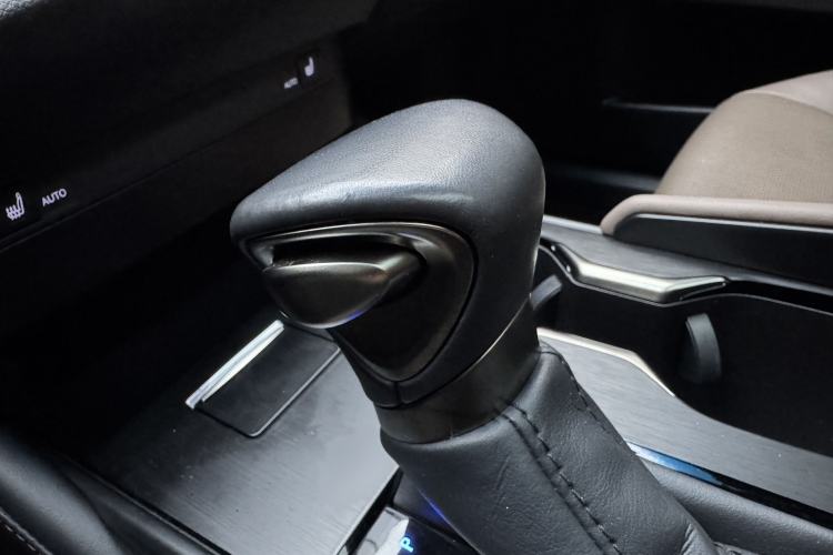 Used Lexus ES 2023 200 Excellence Edition Interior 3