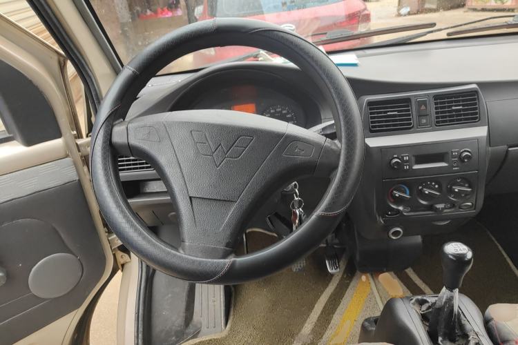Used Wuling Rongguang 2014 1.2L S Base Model