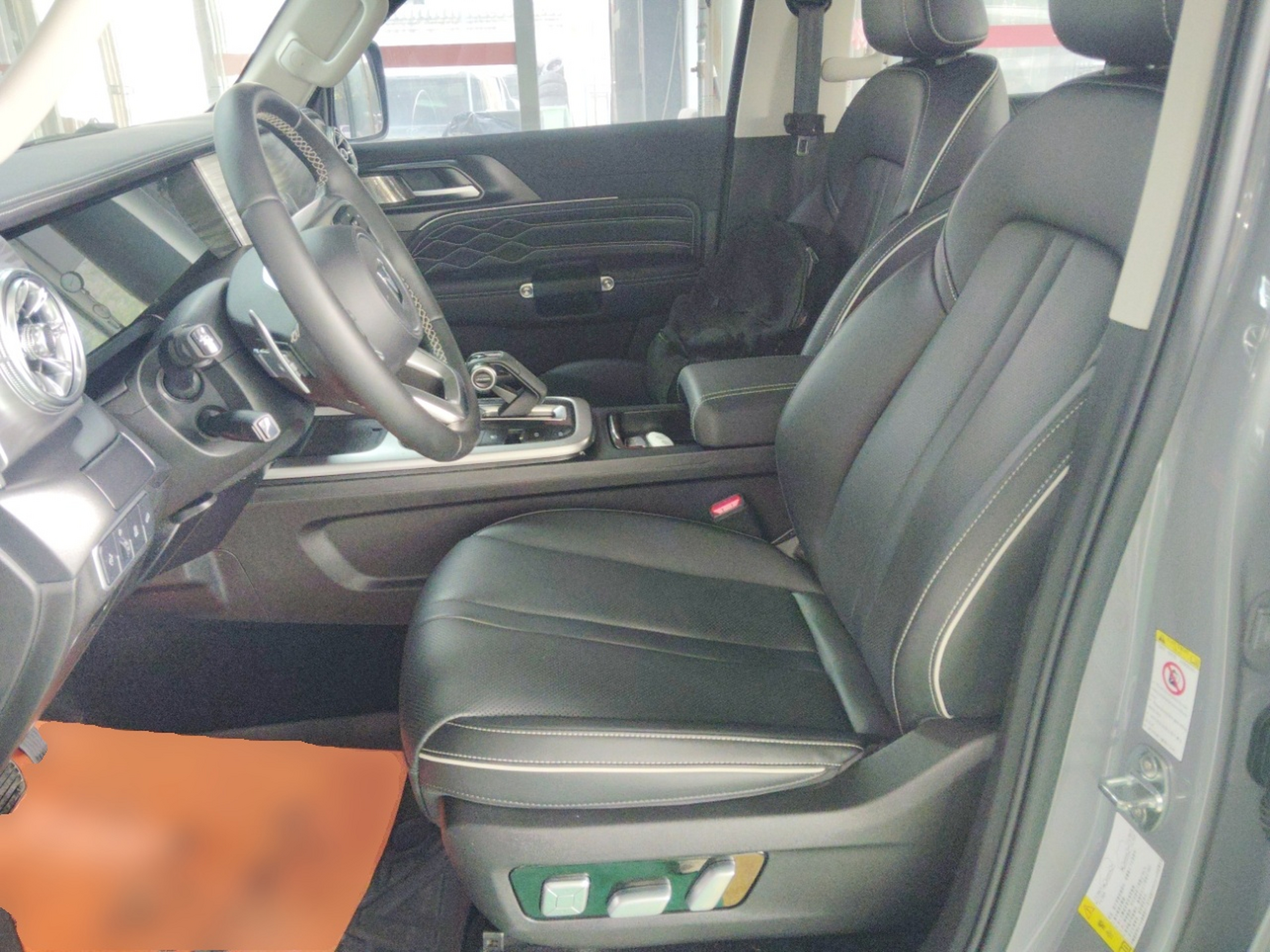 Переднее сиденье в автомобиле