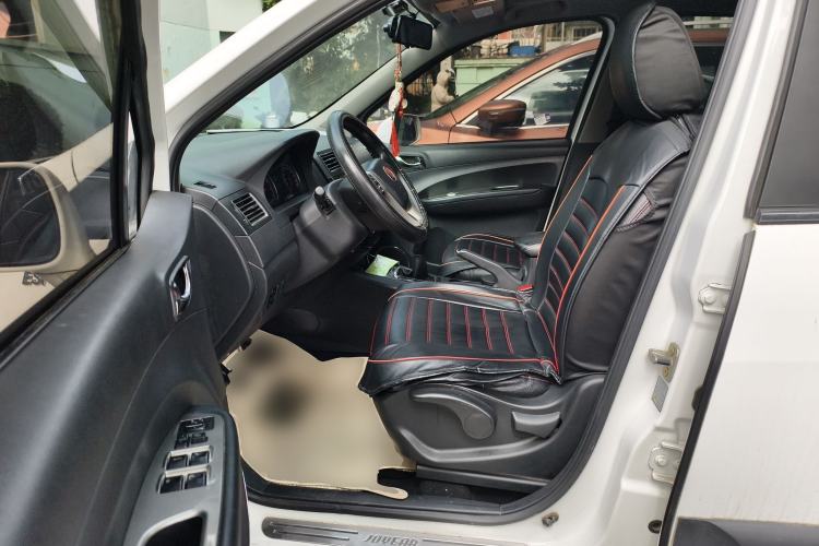 Used FORTHING Joyear X5 2013 1.6L Manual Luxury Model China IV Standard
