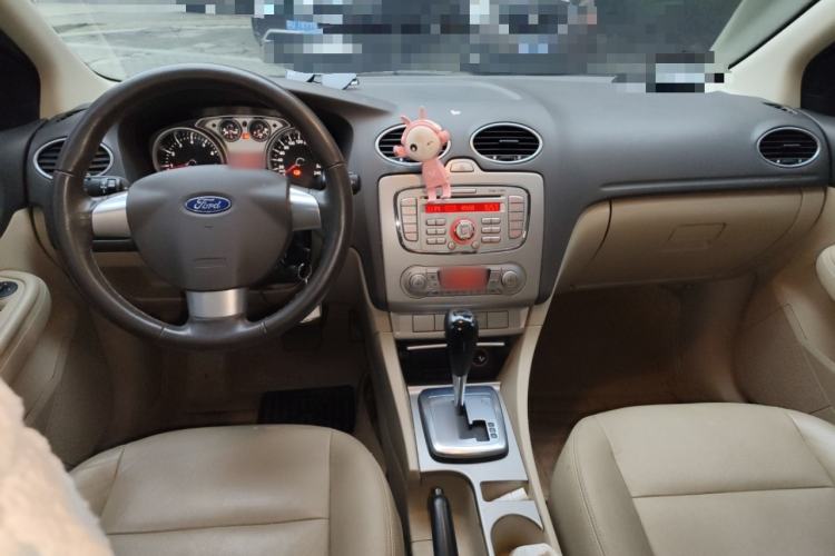 Used Ford Focus 2013 Hatchback Classic 1.8L Automatic Fashion Edition Center Console