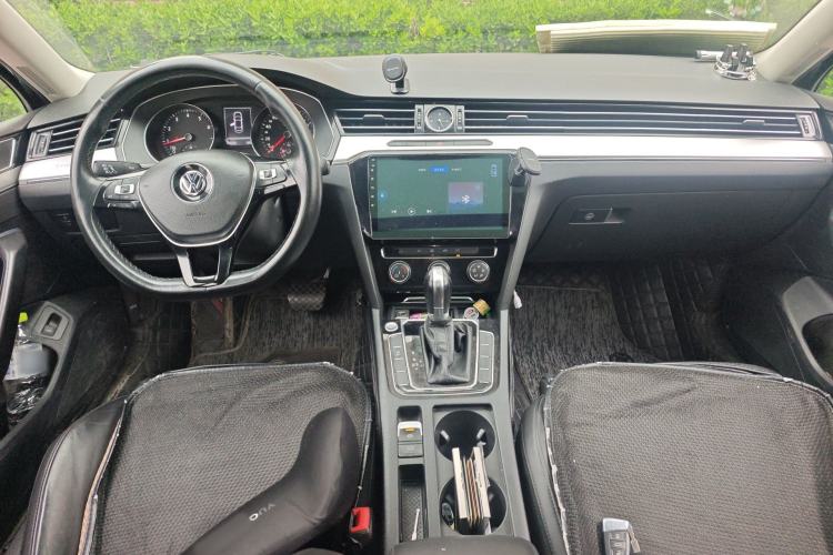 Used Volkswagen Magotan 2019 330TSI DSG Leading Model China VI Standard Center Console