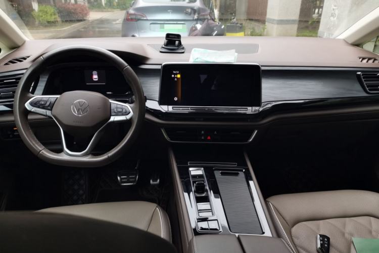 Used Volkswagen Viloran 2022 380TSI Prestige Edition Center Console