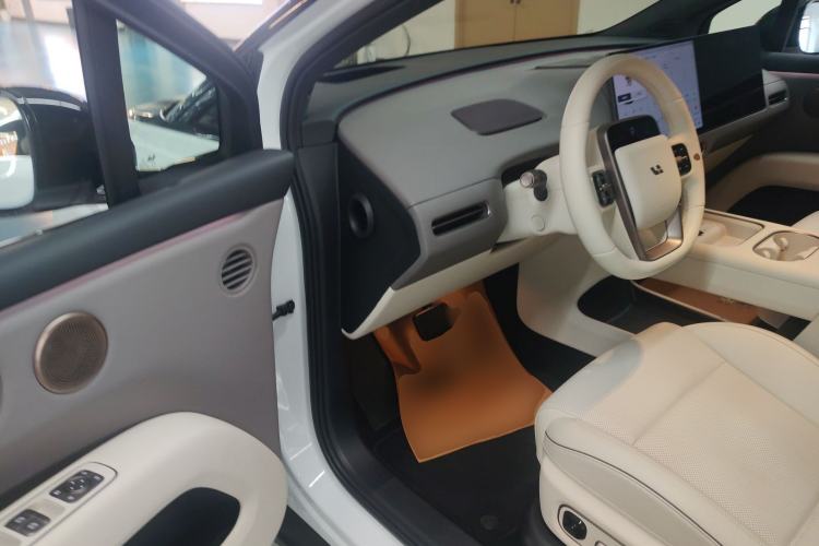 Used Li Auto i6 2025 Model Two-Wheel-Drive Standard Type
