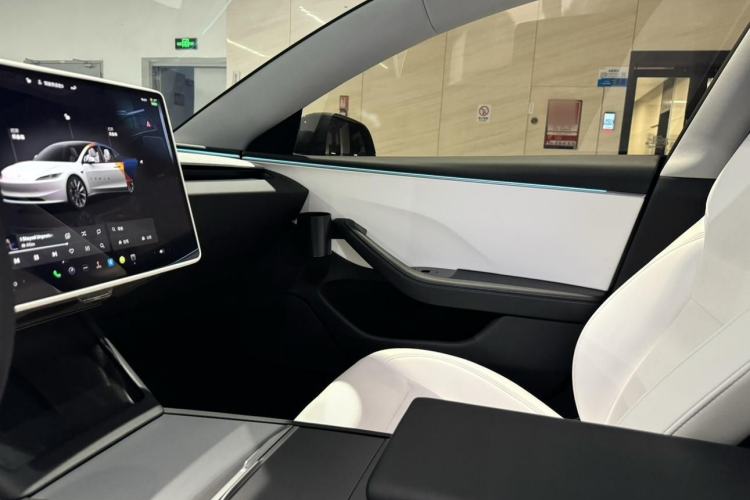 Used Tesla Model 3 2023 Long-Range All-Wheel-Drive Version Interior 9