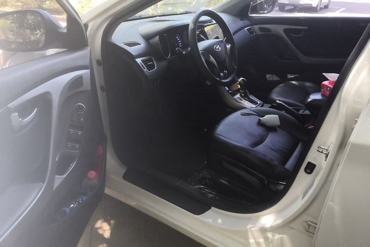 Used Hyundai Elantra (5th Generation / Langdong) 2016 1.6L Automatic Smart Version