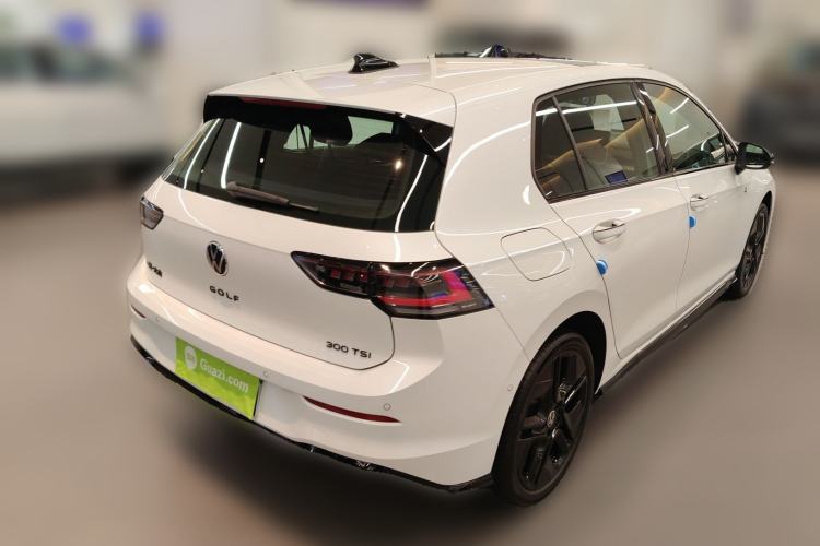 Used Volkswagen Golf 2025 300TSI R-Line Rear Right 45 Deg