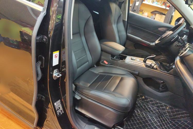 Used Wey VV5 2020 1.5T Two-Wheel Drive Color Pioneer
