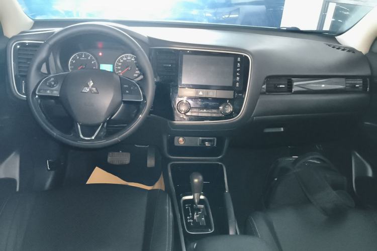 Used Mitsubishi Outlander 2017 2.0L Two-Wheel Drive Glory Edition 5 Seats