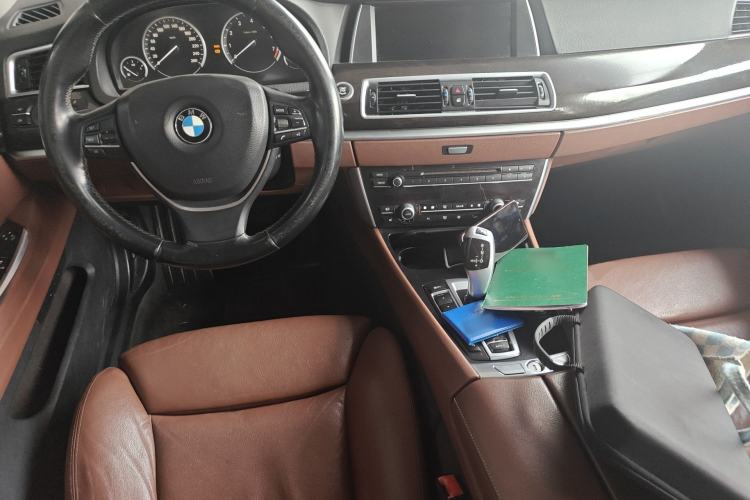 Used BMW 5 Series GT 2010 535i Leading Model Center Console