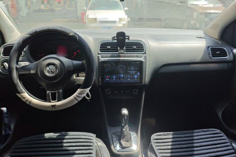 Used Volkswagen Polo 2013 1.6L Automatic Luxury Edition Center Console