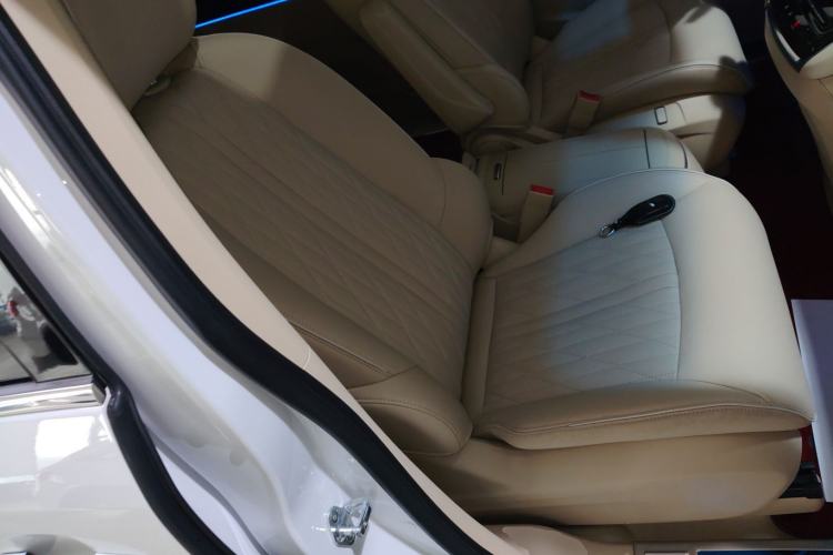 Used Buick GL8 2023 Facelifted Land Cruiser Executive Luxury Version
