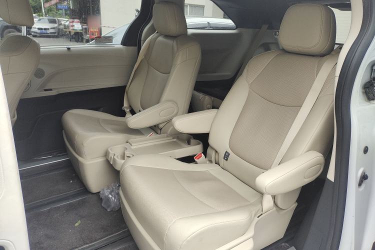 Used Toyota SIENNA 2023 2.5L Hybrid Luxury Edition Left Rear Seat