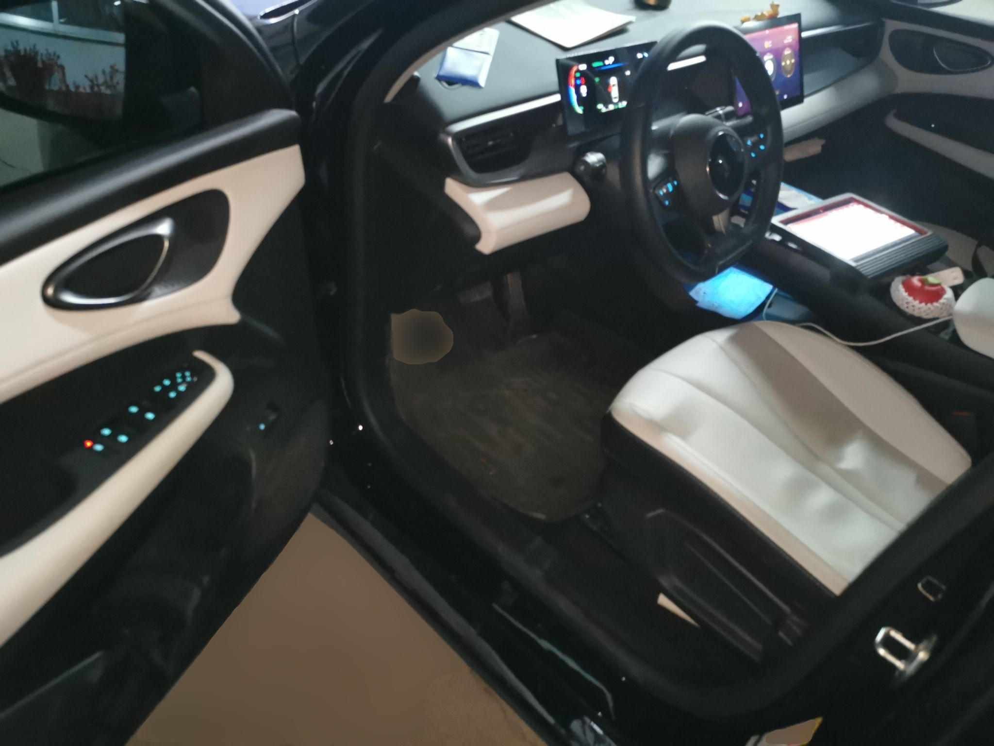 المقاعد الأمامية داخل السيارة