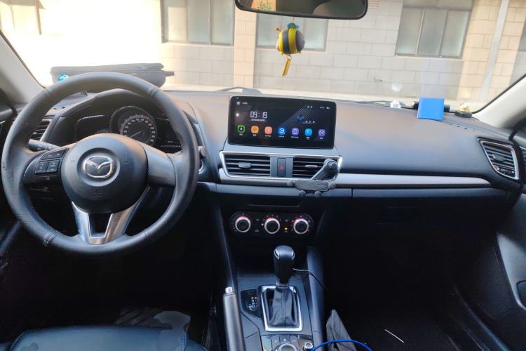 Used Mazda 3 Axela 2016 Hatchback 1.5L Automatic Comfort Model
