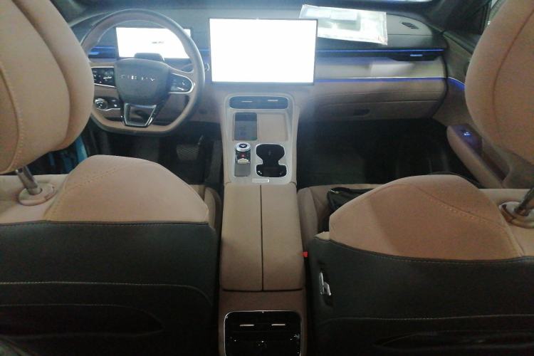 Used Chery Tiggo 8 PLUS C-DM 2025 1.5T 116 km Prestige Version 5 Seats
