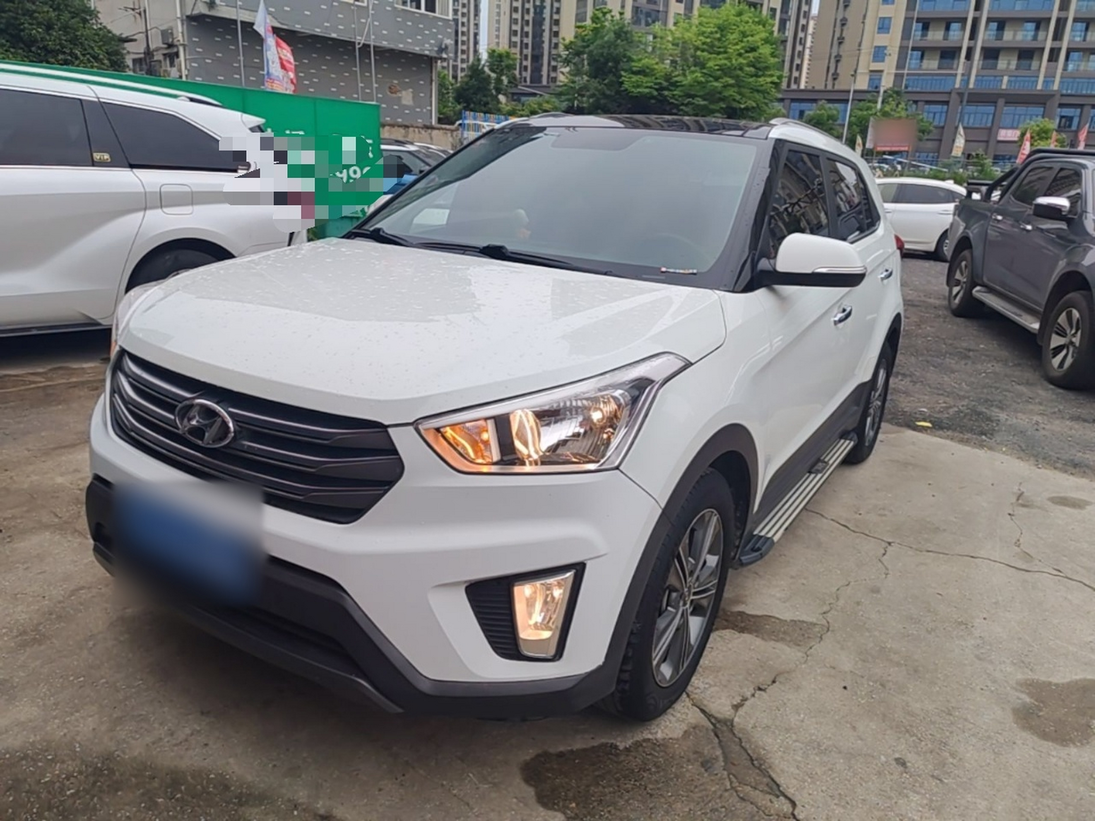 Под передней частью автомобиля