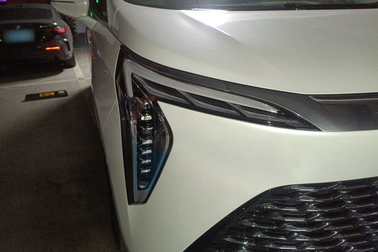 Used Buick Century 2023 2.0T Six-Seater Yinshi Edition Right Front Headlight