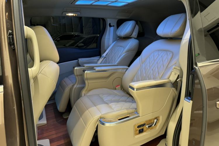 Used Buick GL8 2018 28T Luxury Model China VI Standard Interior 3