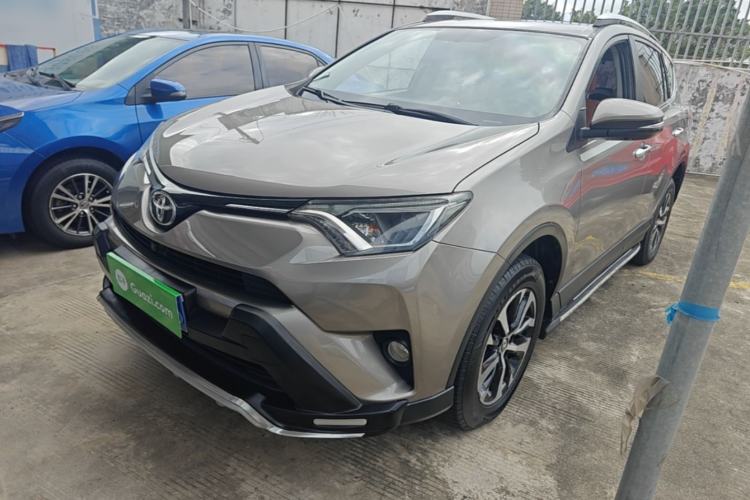Used Toyota RAV4 2019 2.0L CVT Two-Wheel Drive Luxury Version China VI Standard