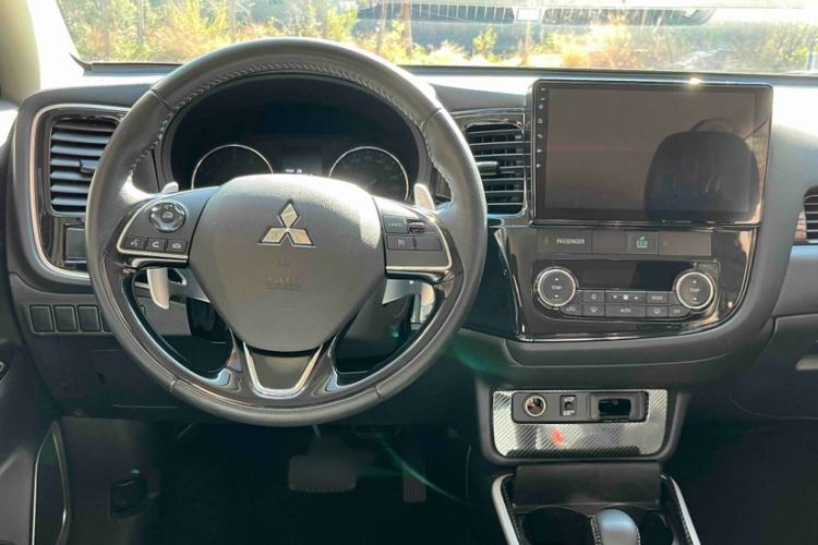 Used Mitsubishi Outlander 2020 2.4L 4x4 Zhi Xiang Edition 5 Seats Interior 12