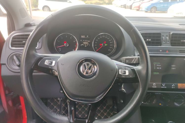 Used Volkswagen Polo 2016 1.6L Automatic Comfort Model
