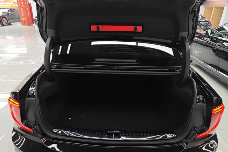 Used Volvo S90 2025 B5 Zhiyi Luxury Edition
