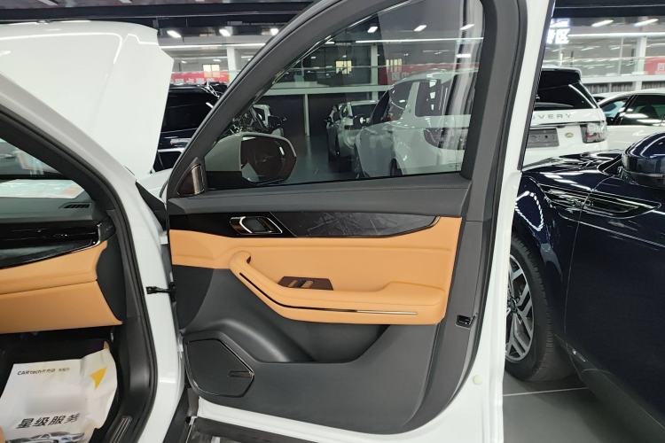 Used Lynk & Co 09 2021 2.0T Halo Six-Seater
