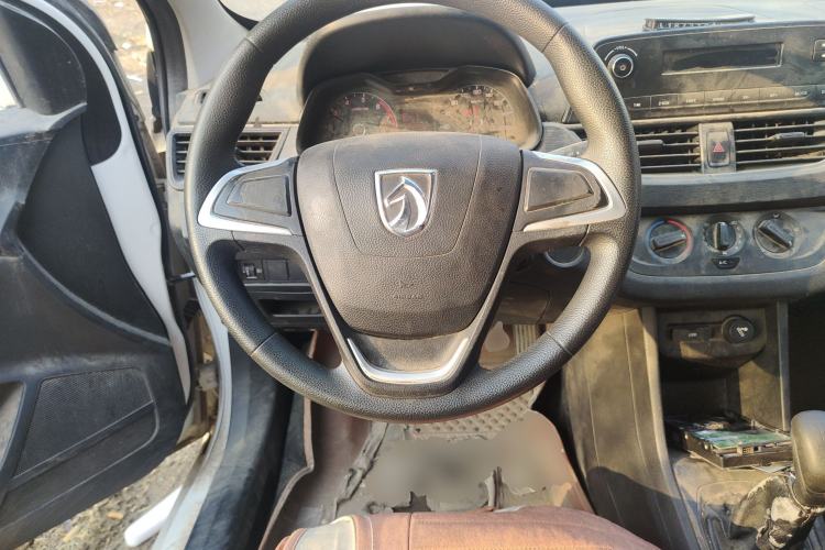 Used Baojun 310 2016 1.2L manual Comfort trim level
