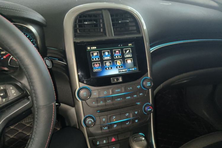 Used Chevrolet Malibu 2014 2.0L Automatic Luxury Edition Center Console