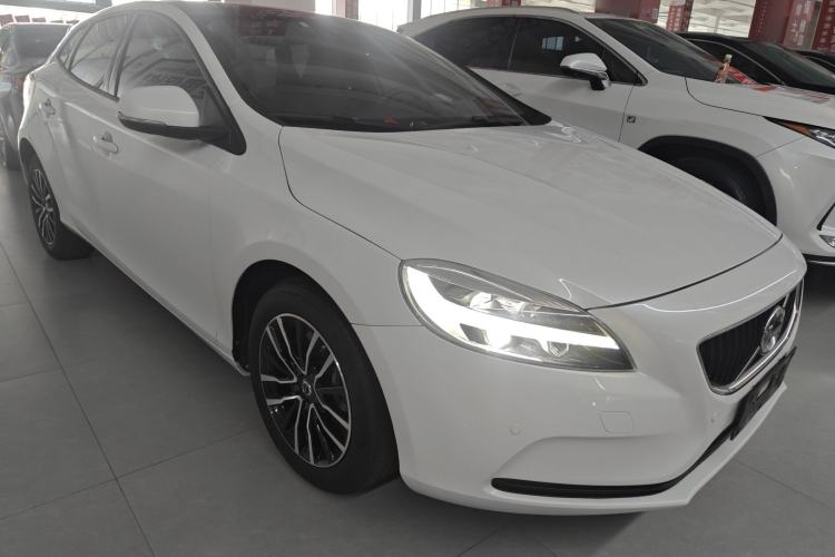 Used Volvo V40 2017 T3 Zhiyi Edition
