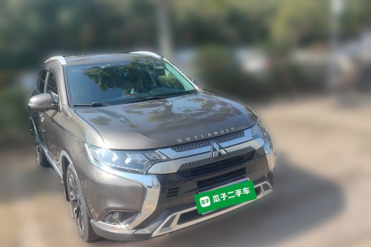 Used Mitsubishi Outlander 2019 2.4L 4x4 Zhi Xiang Edition 7 Seats China V Emission Standard