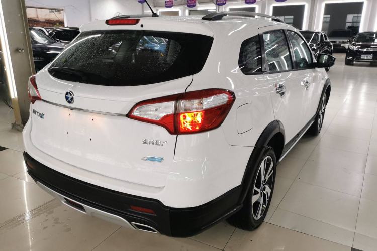 Used Venucia T70X 2016 2.0L CVT SmartFun Sport Edition