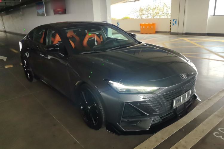 Used CHANGAN UNI-V 2023 1.5T Sport Edition Front Right 45 Deg