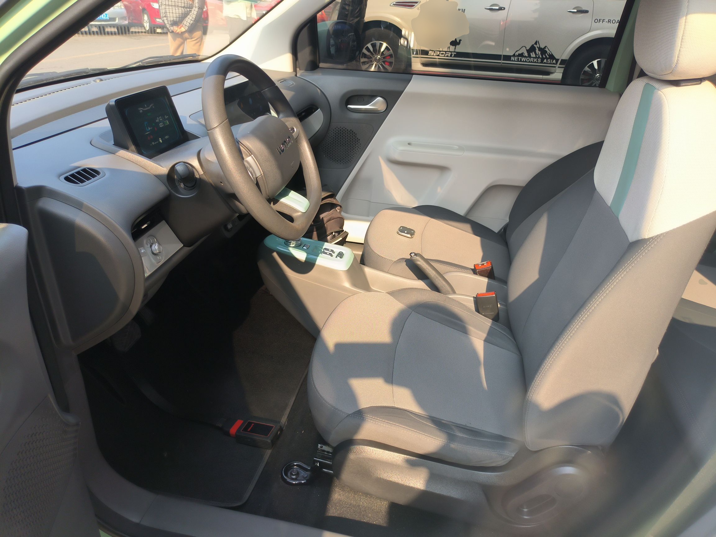 Переднее сиденье в автомобиле