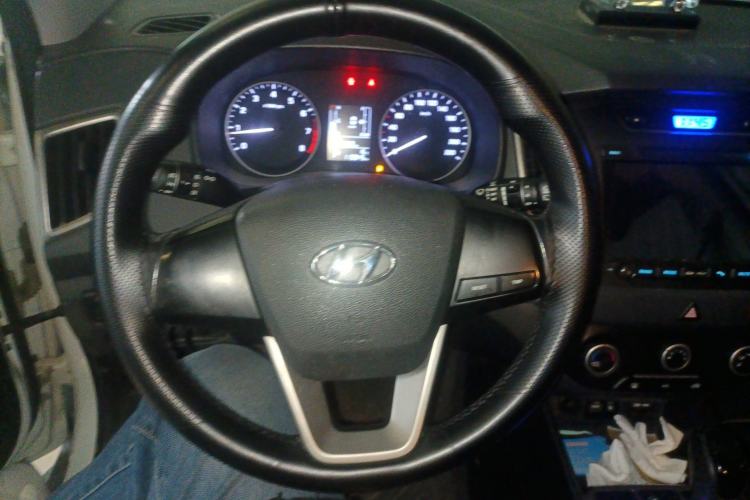 Used Hyundai ix25 2015 1.6L Automatic Two-Wheel Drive Fashionable GS Model Steering Wheel