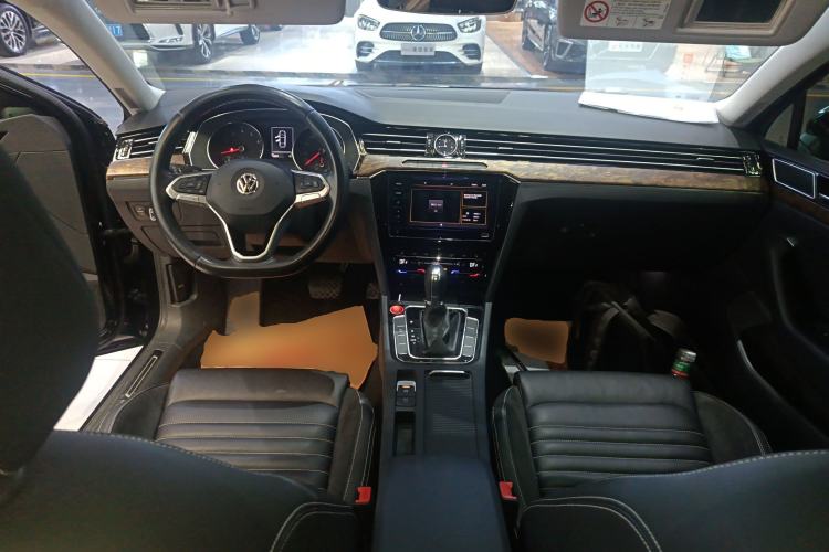 Used Volkswagen Magotan 2020 330TSI DSG Leading Model Center Console