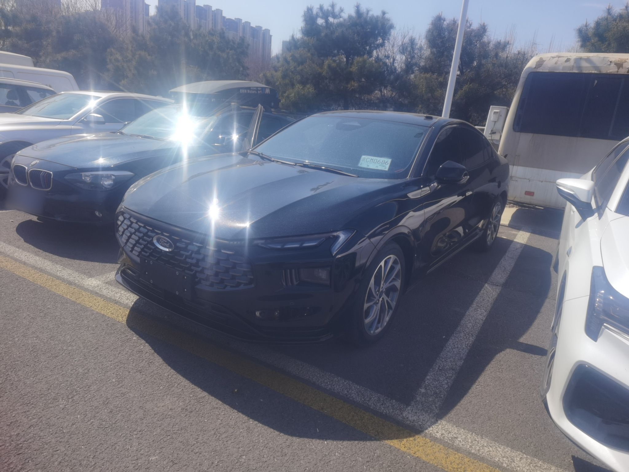 تحت مقدمة السيارة