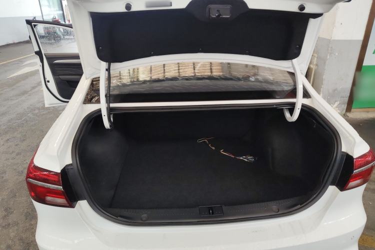 Used Roewe i6 2020 PLUS 1.6L CVT 4G Connected Glory Flagship Edition
