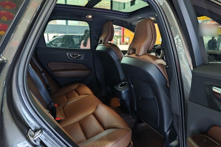 Used Volvo XC60 2021 T5 4x4 Smart Luxury Edition Interior 3