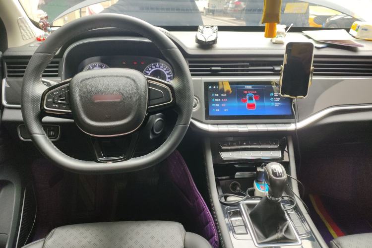 Used Sinotruk VGV U70 2020 1.5T Manual Luxury Edition 7 Seats Center Console