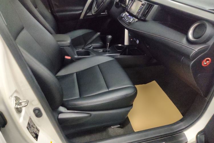 Used Toyota RAV4 2016 2.0L CVT Two-Wheel Drive Fashion Edition China V Standard