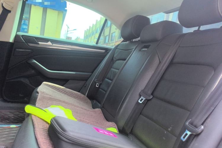 Used Volkswagen Phideon 2016 380TSI Two-Wheel-Drive Supreme Edition Left Rear Seat