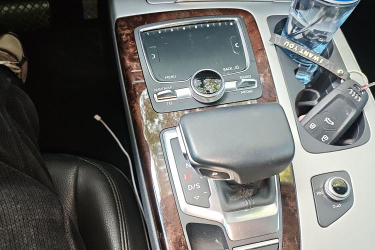 Used Audi Q7 2018 45 TFSI S line Sport Edition Gear Lever