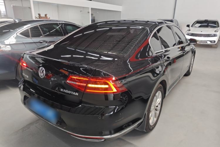 Used Volkswagen Magotan 2017 330TSI DSG Luxury Model Rear Right 45 Deg