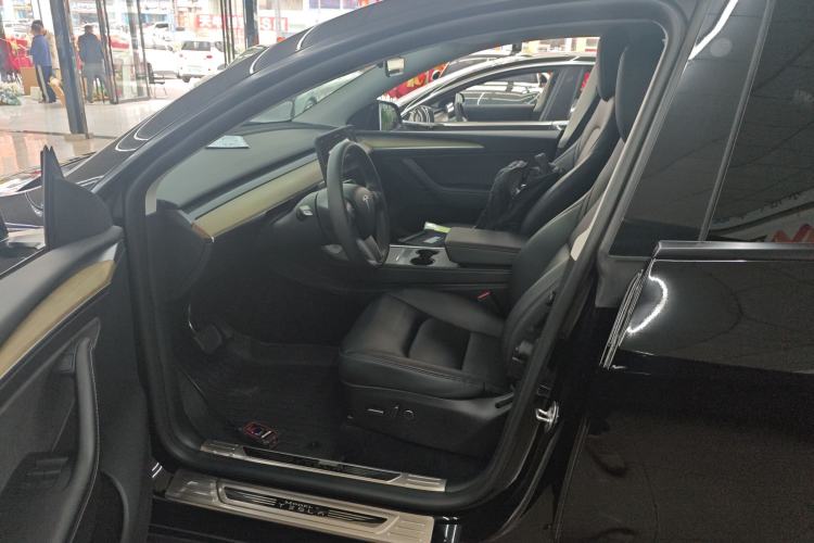 Used Tesla Model Y 2023 Long-Range All-Wheel-Drive Version
