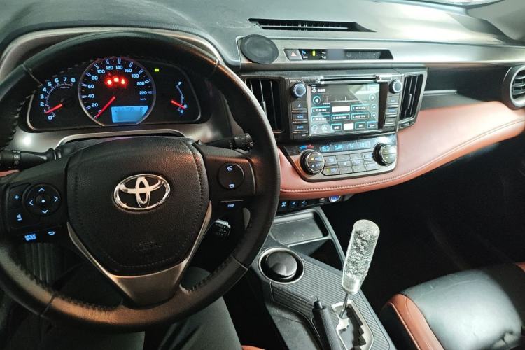 Used Toyota RAV4 2015 2.5L Automatic 4x4 Elite Edition Center Console