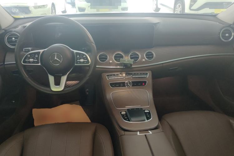Used Mercedes-Benz E-Class 2020 E 300 L Luxury Model Center Console